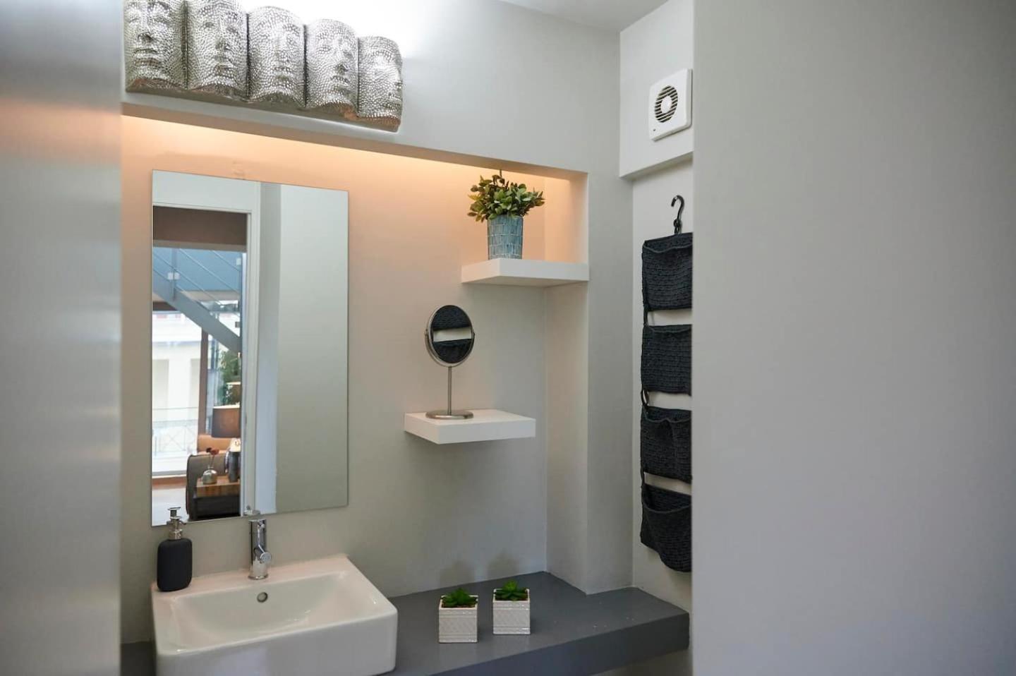 Ma Maison No5 Penthouse Loft, Private Heated Pool, Acropolis View, Ultra High Speed Internet 300 Mbps, Short Walk To Acropolis, Parking Upon Request, 1' From Metro 아테네 외부 사진