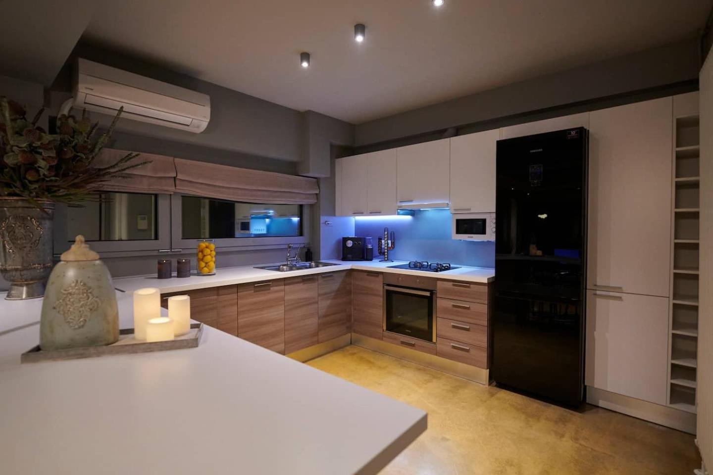 Ma Maison No5 Penthouse Loft, Private Heated Pool, Acropolis View, Ultra High Speed Internet 300 Mbps, Short Walk To Acropolis, Parking Upon Request, 1' From Metro 아테네 외부 사진